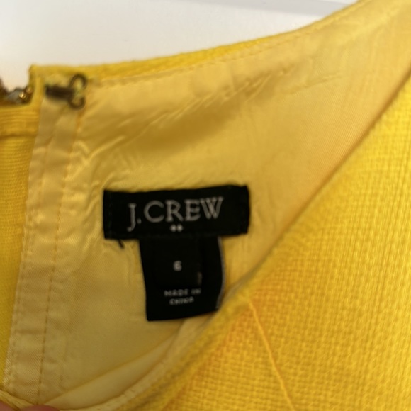 Bright yellow shell dress with pockets - Picture 2 of 3